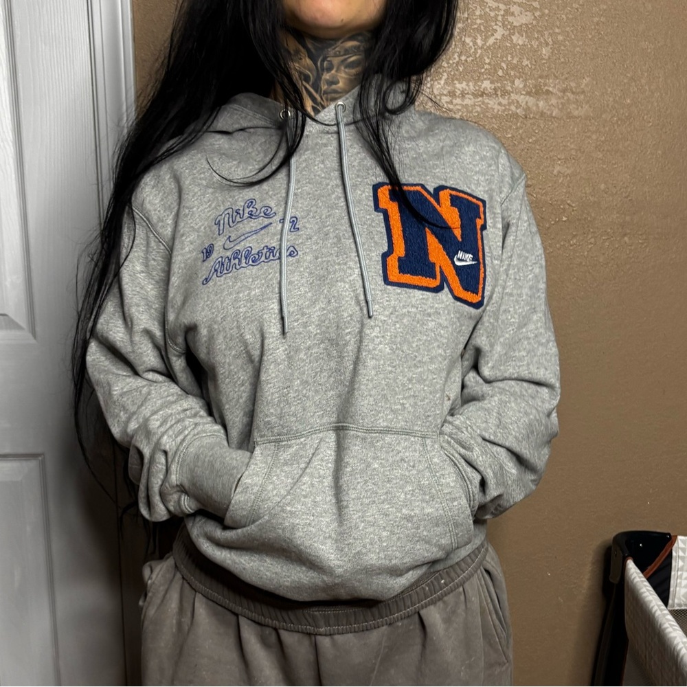 Nike Gray Pullover Hoodie with Subtle Heather Texture